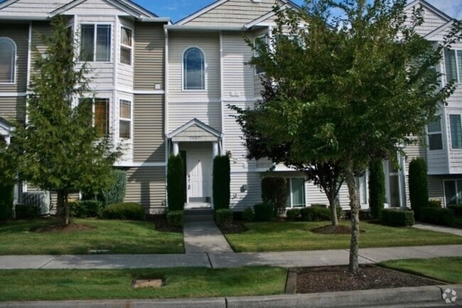 Building Photo - 3324 Mia St NE Rental