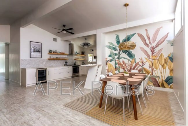 Photo - 547 N Sunrise Way