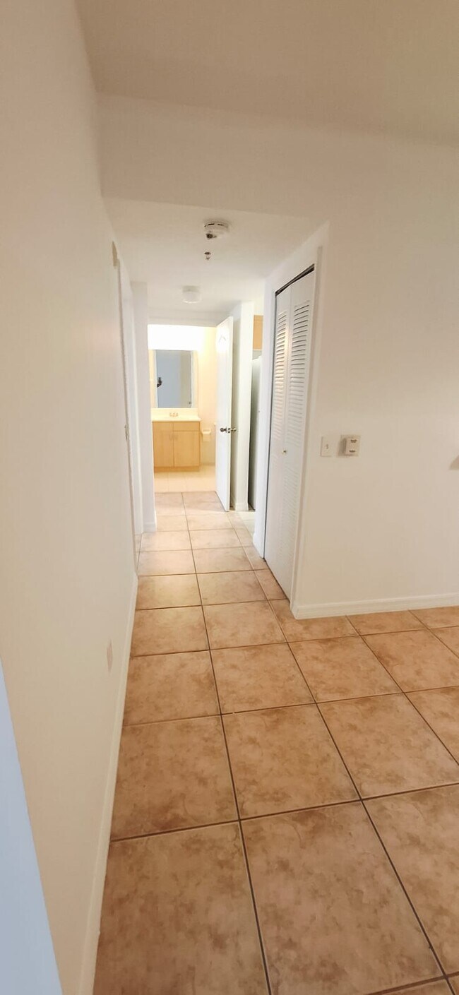 Photo - 9340 Fontainebleau Blvd Unidad 310