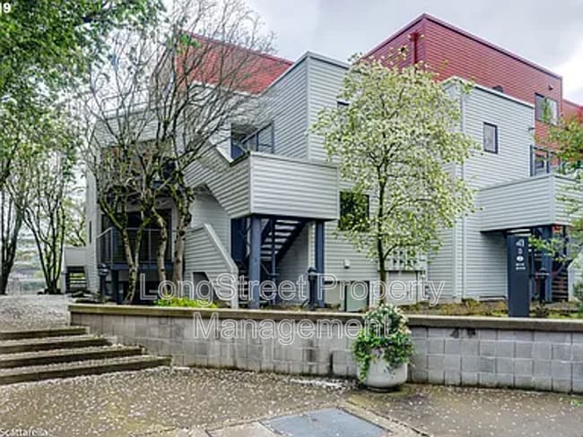 Building Photo - 720 NW Naito Pkwy Rental