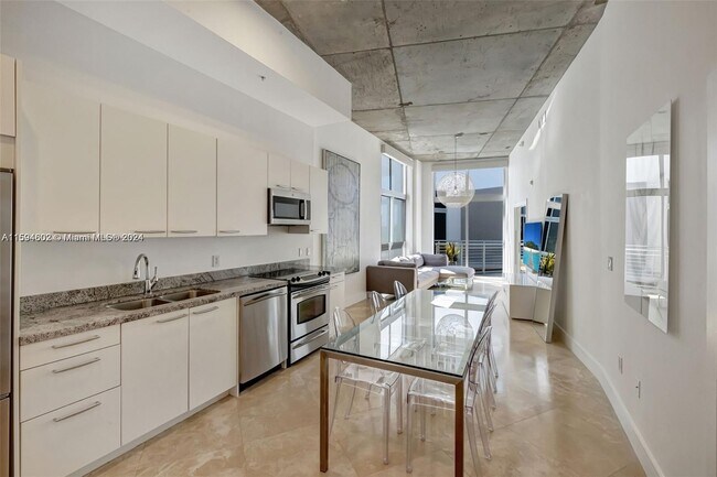 Photo - 2001 Meridian Ave Unit PH-15