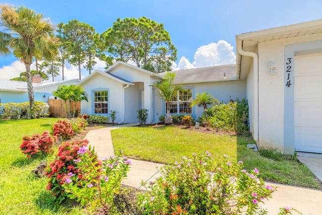 Photo - 3214 Juniper Dr