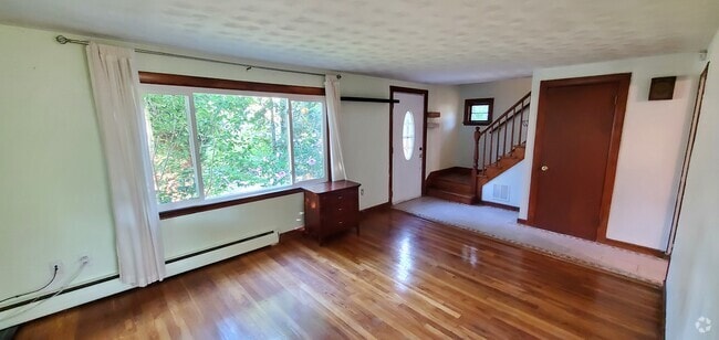 Building Photo - 21 Jerome St Rental