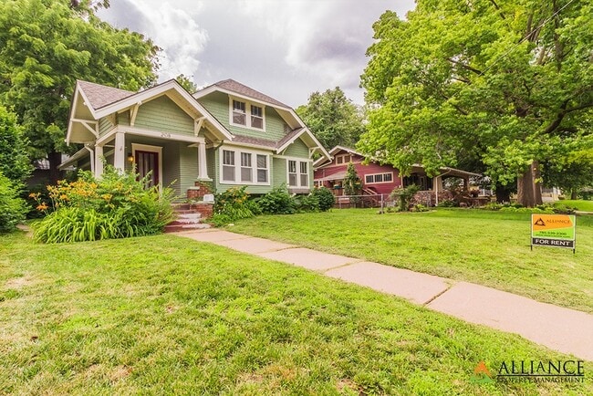 Photo - $300 off 1st Month's Rent!! Gorgeous Home!!