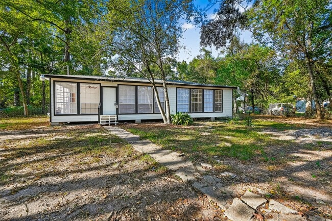 Photo - 16643 Lake Cir