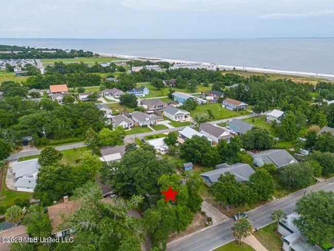 109 Palm Ave