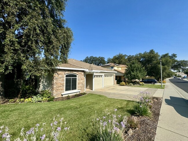 Photo - Stunning 3-bedroom 3-bathroom home in Yank...