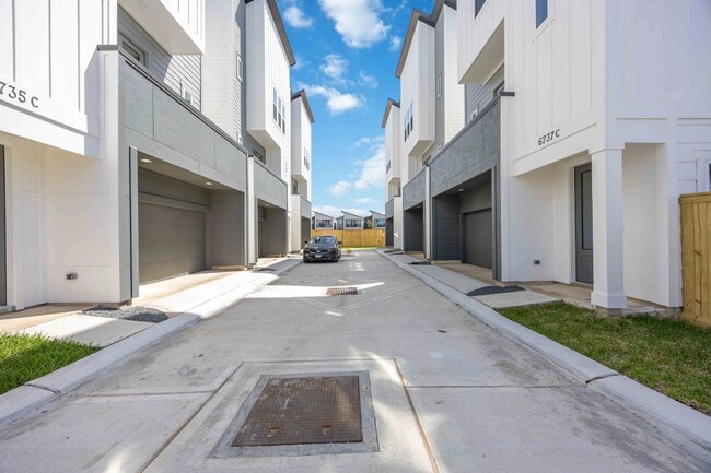 Photo - 6735 Peerless St