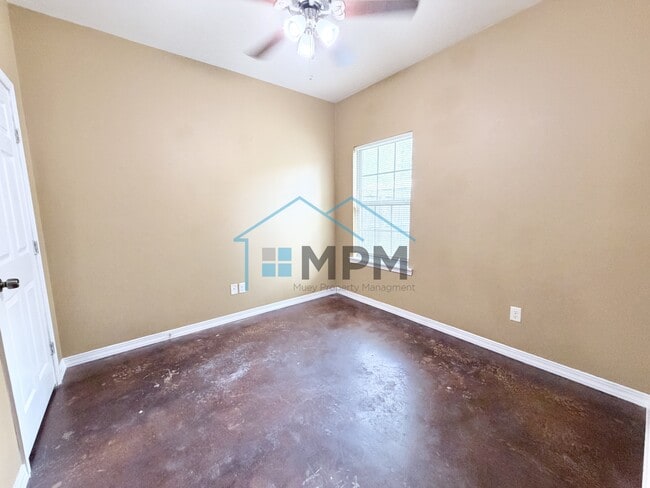 Photo - 122 Flagstone Dr