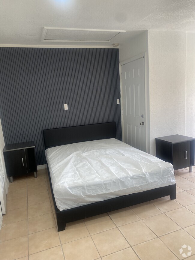 Building Photo - 1801 Daniels St Unit T1 Rental