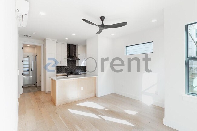 Photo - 2916 E 13th St