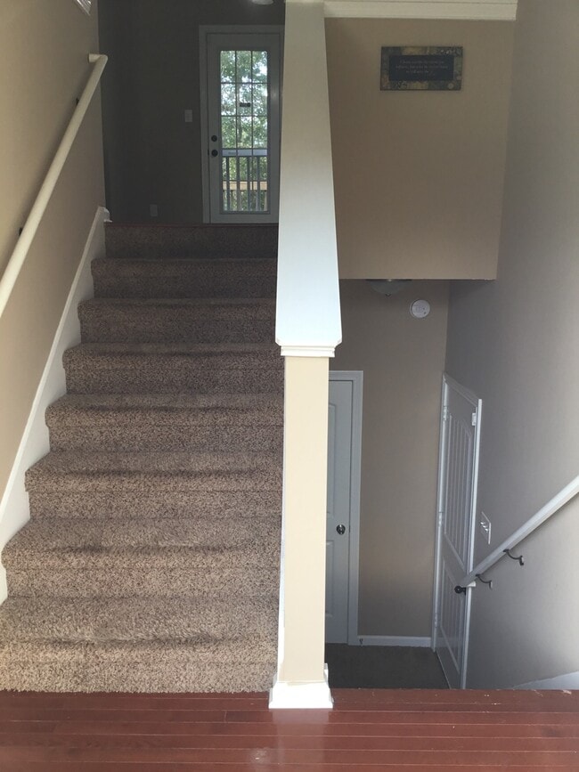 Photo - 3 Bedroom 2 1/2 Bath Pet Friendly Home For Rent!