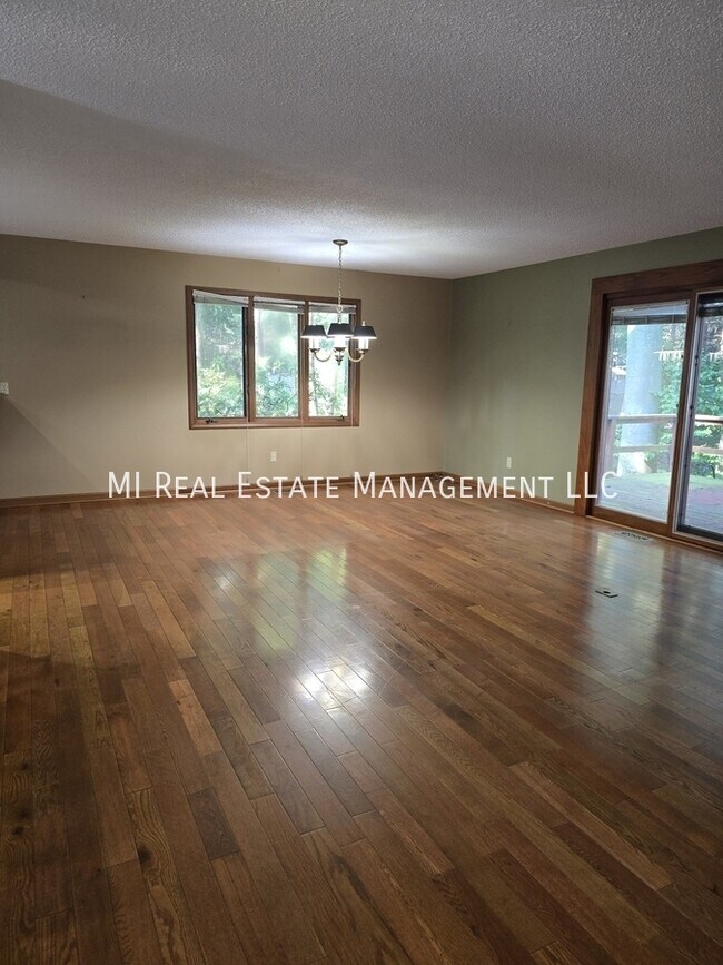 1268 Oakhampton Rd
