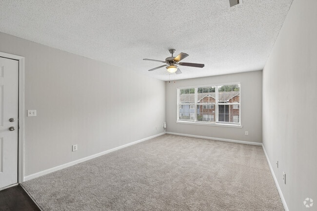 2BR, 2BA - 1,040SF - Living Room