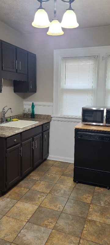 Photo - 933 W 9th St