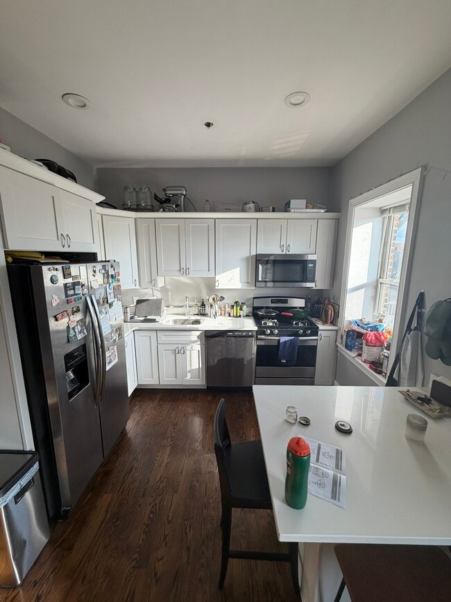 Photo - 172 W 4th St Unidad T