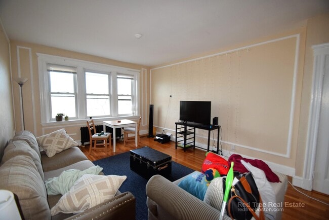 Building Photo - 2001 Commonwealth Ave Unit 1 Rental