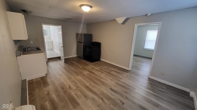 Photo - 336 W 6th St