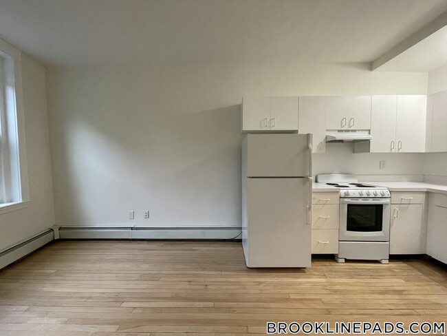 Photo - 1539 Beacon St Apartment Unit 12