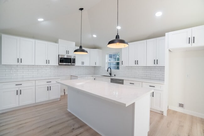 Building Photo - 1310 E 34th St