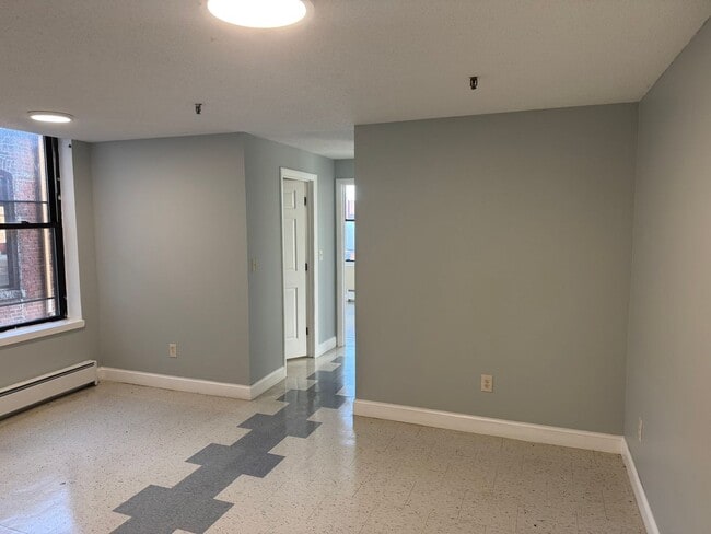Photo - 46 Amesbury St Unidad #3A