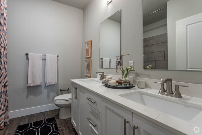 2 BR, 2 BA - 915 SF