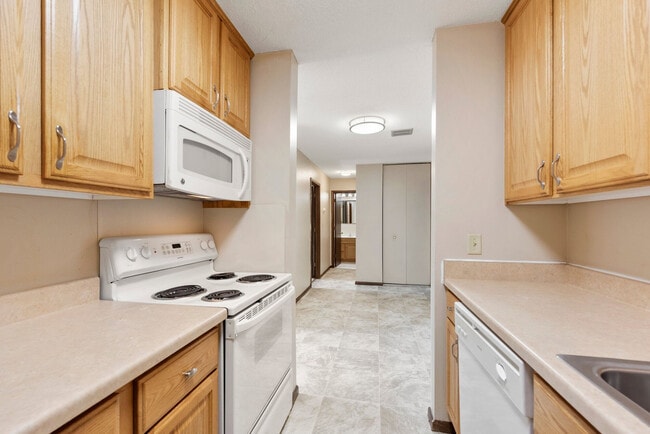 Shamrock Court Apartments