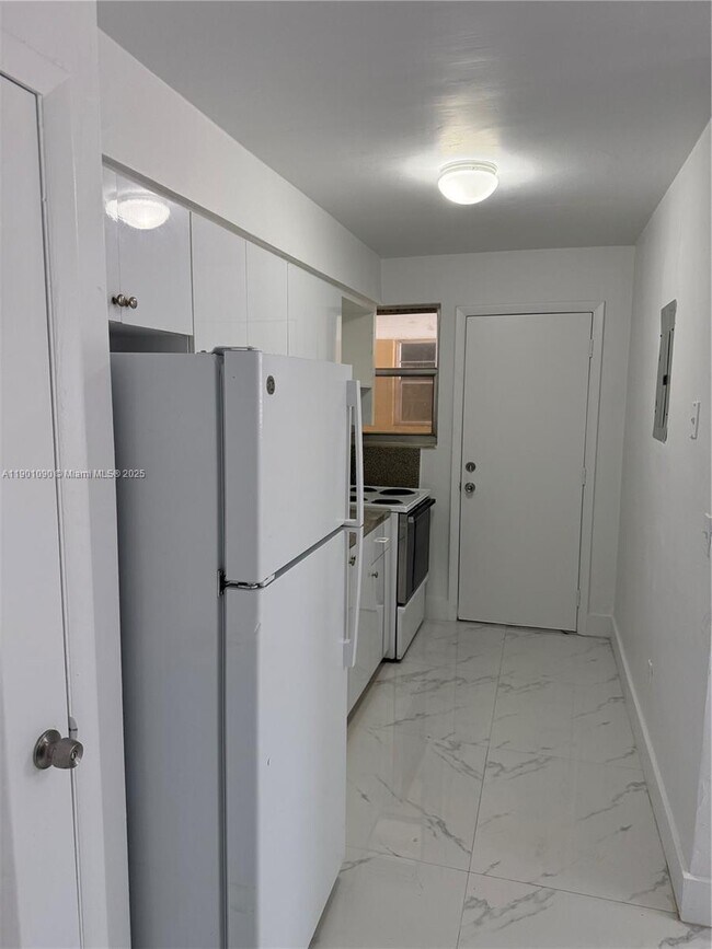 Photo - 954 SW 4th St Unit 12