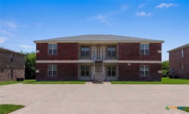 Building Photo - 413 Brittney Way Unit C