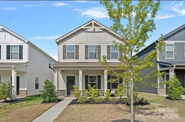 Building Photo - Room in House on Old Statesville Rd