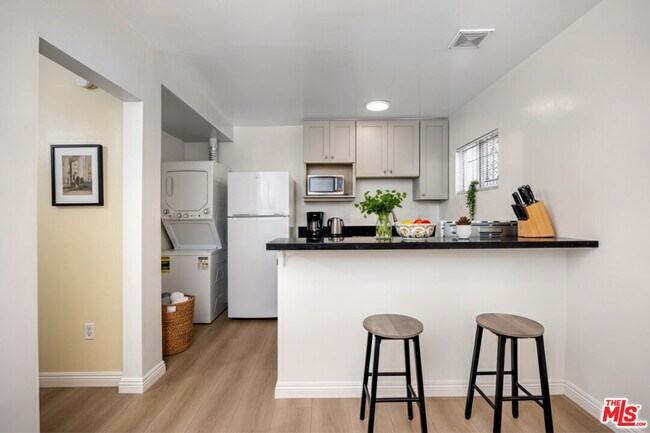 Photo - 3620 S Budlong Ave Unidad 2