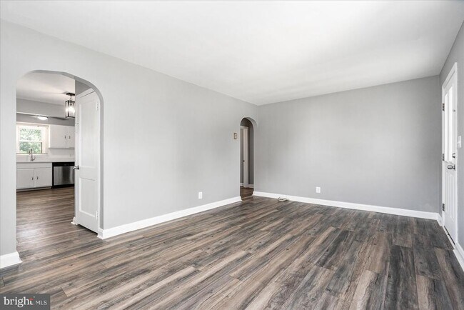 Photo - 303 Miles Rd