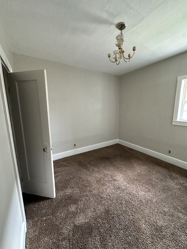 Photo - 330 W 14th St