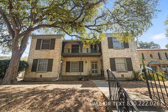 Building Photo - 336 E Lullwood Ave Unit 3