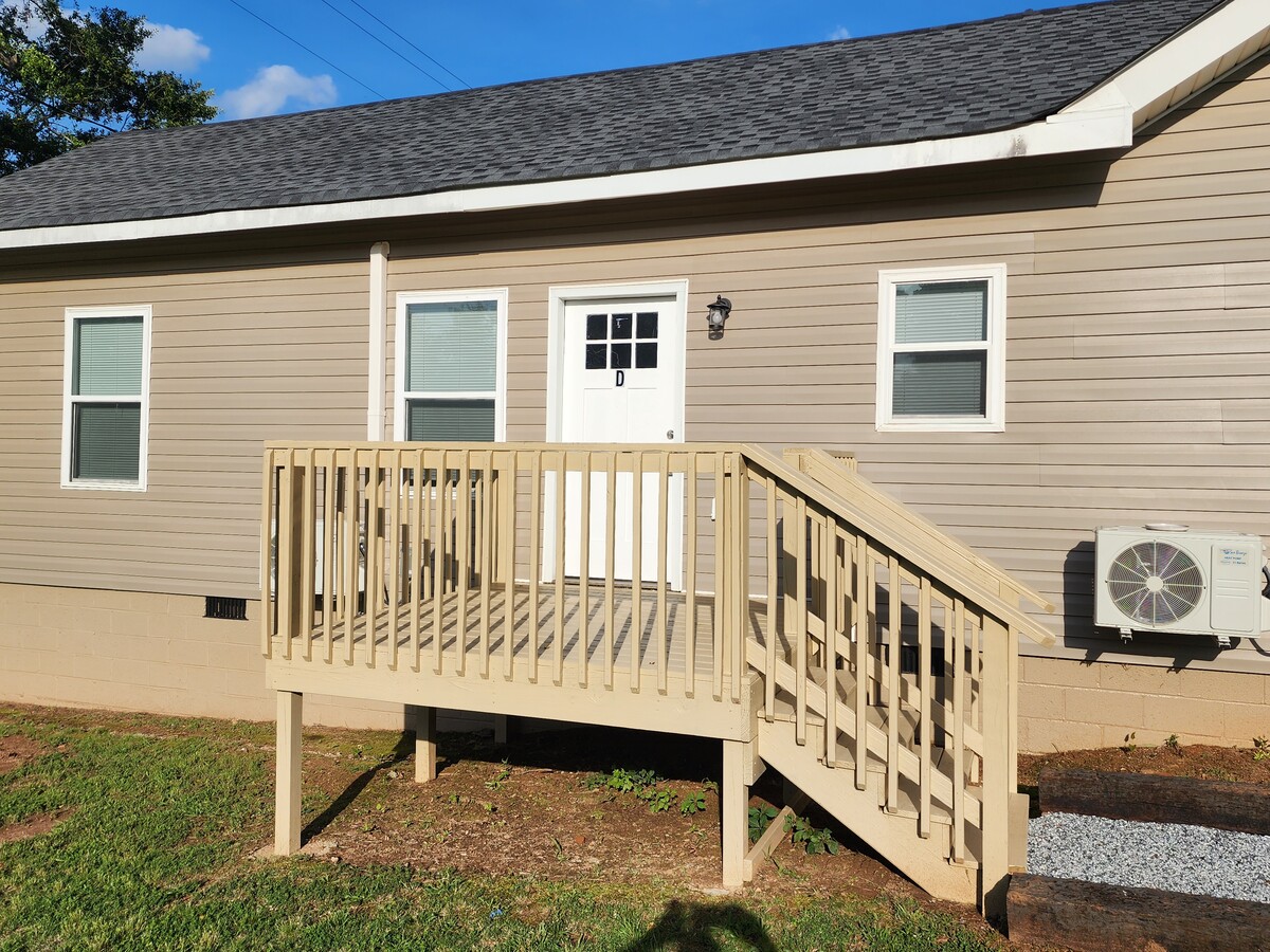 Photo - Main Street Unidad D