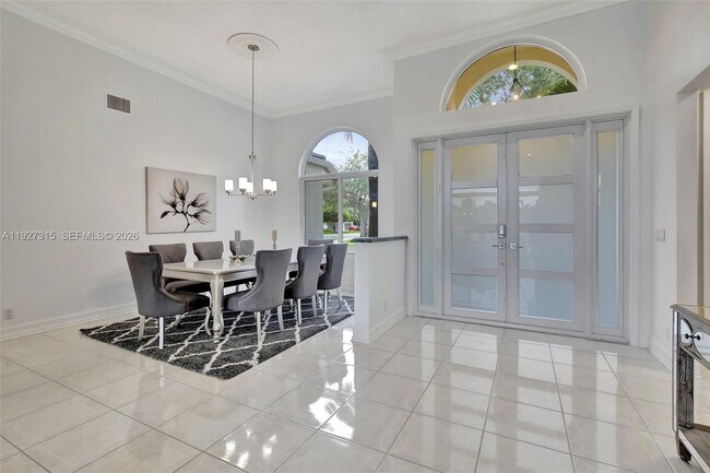 Photo - 2922 Medinah