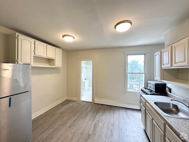 Building Photo - 144 Van Horne St Unit 3 Rental