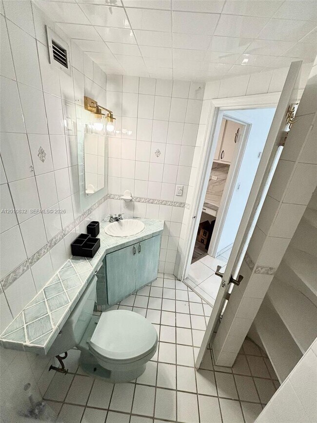 Photo - 905 Brickell Bay Dr Unit 1824