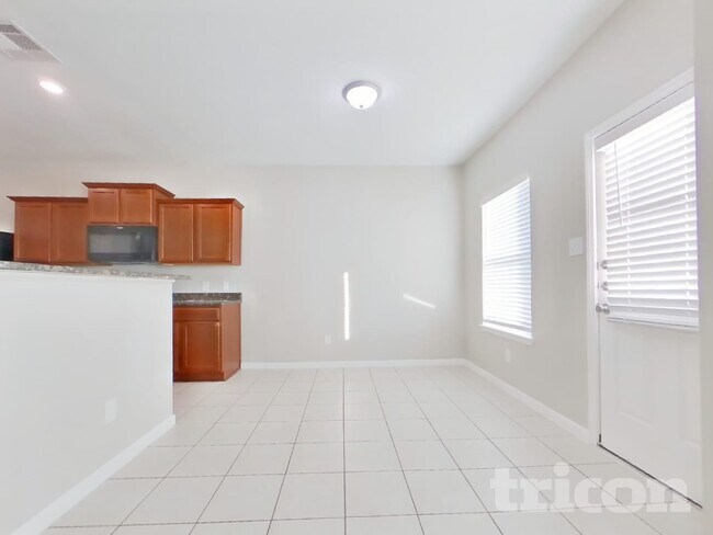 Photo - 916 American Monarch Dr