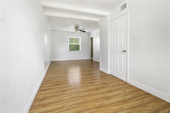 Photo - 421 Holy Cross Pl