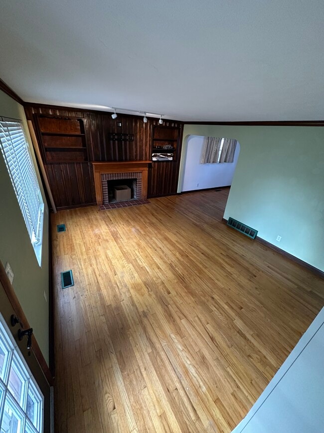 Photo - 913 Broad Blvd