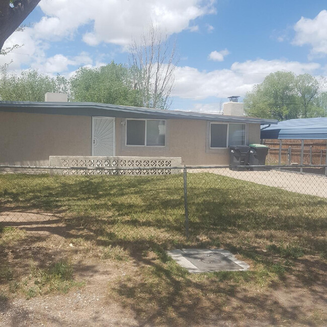 3BR, 1BA, carport - 3BR, 1BA, carport House