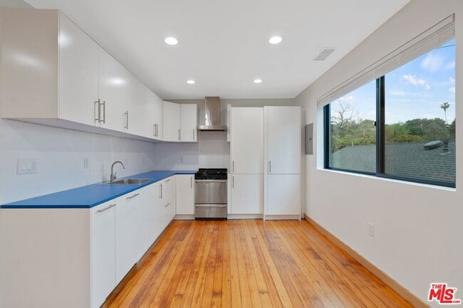 Building Photo - 1/2 N Figueroa St Rental