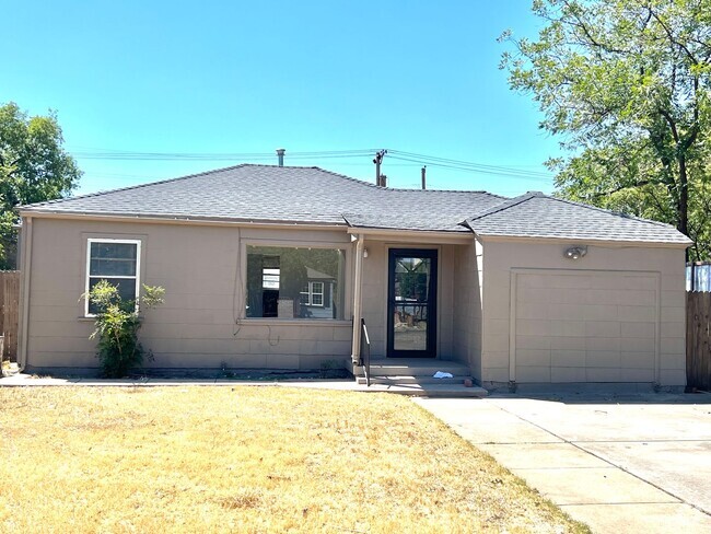 Building Photo - Charming 3 bedroom Rental