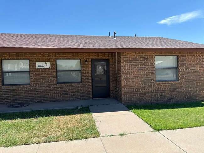 Building Photo - TRIPLE C - 1517 Unit A
