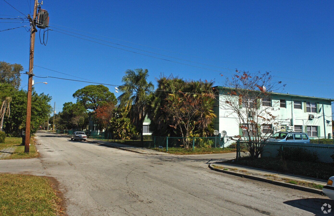 Lakeside Colony Apartments - Lakeside Colony Apartments