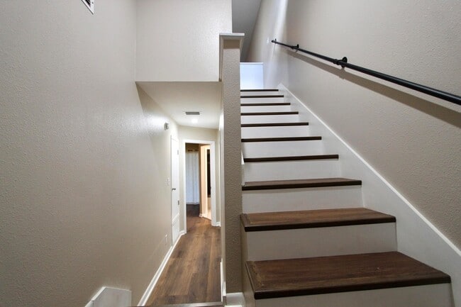 Photo - 200 White St