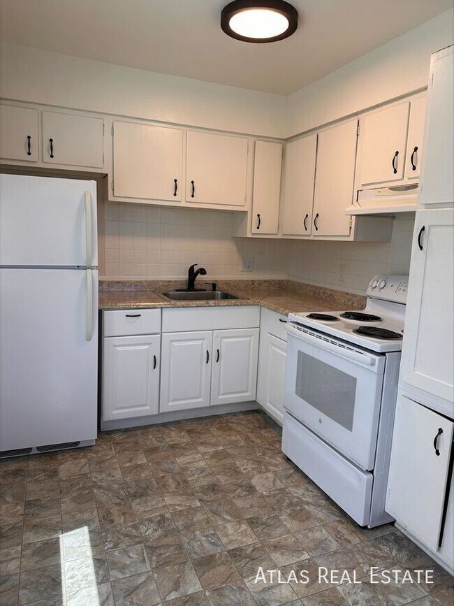 Photo - 551 S Fairfax St Unidad 301