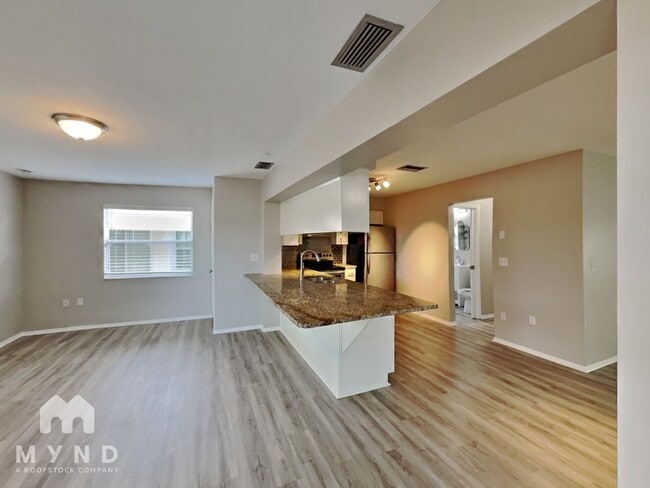 Photo - 7511 Hawthorn Dr