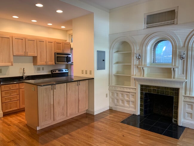 Building Photo - 195 Commonwealth Ave Unit 1